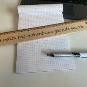 Règle en Hêtre 30cm "Les petits pas ..."